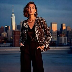 NWOT. Beautiful and Classy Lull Medium Leopard blazer.